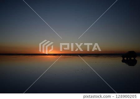 烏尤尼鹽沼的10大如鏡 烏尤尼鹽沼的10大如鏡 128900205