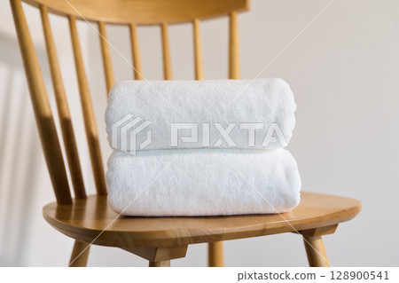 White bath towel White bath towel 128900541