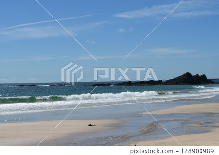 Kokufu Beach in summer 128900989