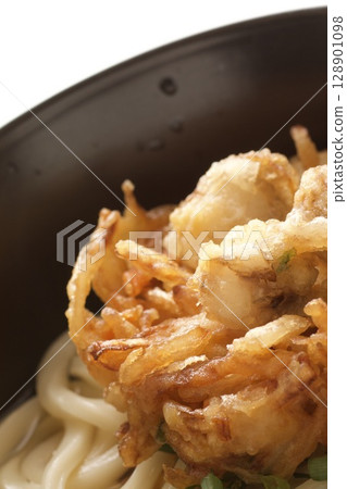 Kakiedake udon noodles 128901098