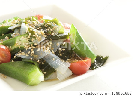 Konnyaku和海藻沙拉 Konnyaku和海藻沙拉 128901692