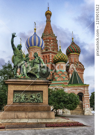 Saint Basil's Cathedral on Red Square in Moscow, Russia 128901922