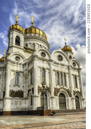 Cathedral of Christ the Saviour, iconic landmark in Moscow, Russia Cathedral of Christ the Saviour, iconic landmark in Moscow, Russia 128901928