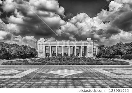 Main entrance gate of the Gorky Park, Moscow, Russia 128901933