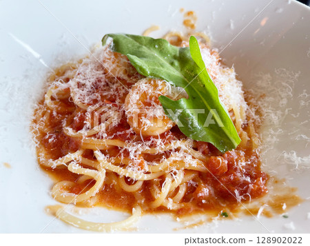 Shrimp tomato cream pasta 128902022