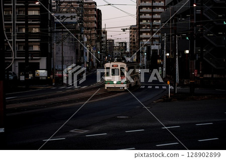 Tram that runs in the city of Kumamoto 128902899