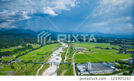 The summer scenery around Namekawa City, Toyama Prefecture 128903292