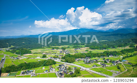 The summer scenery around Namekawa City, Toyama Prefecture 128903294