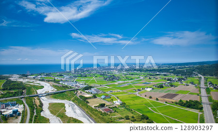 The summer scenery around Namekawa City, Toyama Prefecture 128903297