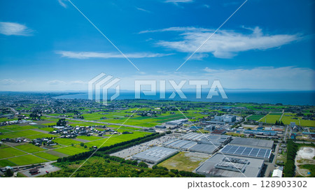 The summer scenery around Namekawa City, Toyama Prefecture 128903302