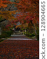 Autumn leaves of Sanpo-ji Temple 128904665