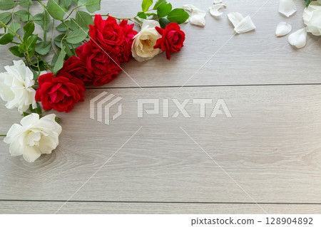 White and red rose buds on wood White and red rose buds on wood 128904892