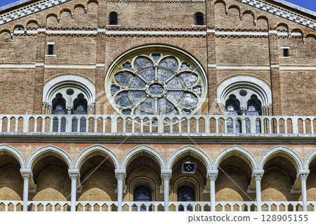 Facade of the Basilica of Saint Anthony in Padua, Italy Facade of the Basilica of Saint Anthony in Padua, Italy 128905155