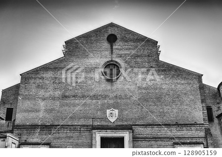 Facade of the roman catholic Cathedral of Padua, Italy 128905159