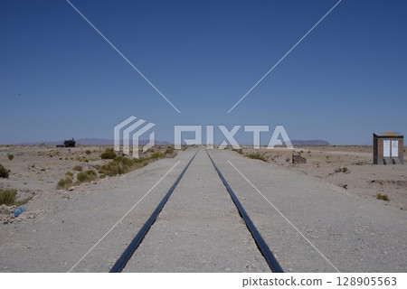 Uyuni, railway tracks stretching to the horizon 2 Uyuni, railway tracks stretching to the horizon 2 128905563