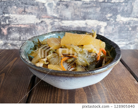 在松前醃製 128905840