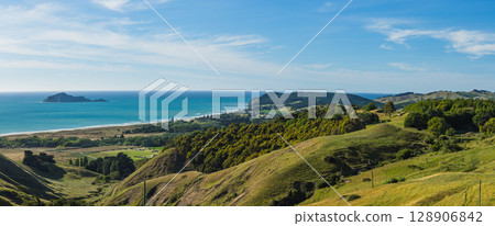 Waimarama Beach and Bear Island in Hastings, Hawke's Bay, New Zealand 128906842