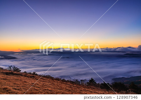 A fantastic sea of clouds woven with light and shadow A fantastic sea of clouds woven with light and shadow 128907346