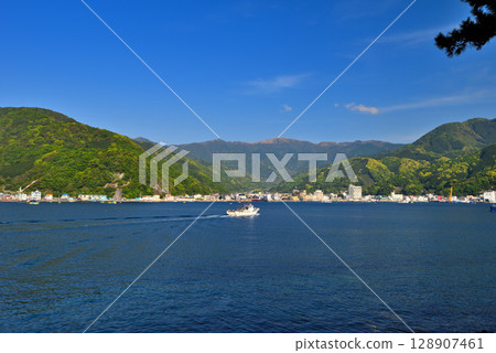 從靜岡縣沼津市戶田市美濱岬公園散步道眺望中部地區、伊豆半島、美濱岬、戶田港 (4) 128907461