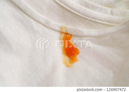 Dirty tomato sauce stain removal or ketchup on cloth accident to wash with washing powder, cleaning housework. 128907472