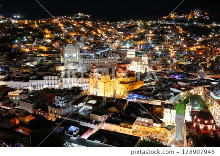 中美洲墨西哥最美世界遺產城市瓜納華託的夜景 128907946