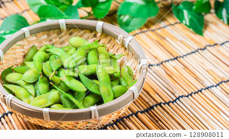 Edamame beans bambooed Edamame beans bambooed 128908011