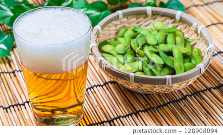 毛豆和泡棉啤酒 128908094