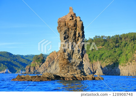 [Shimane Prefecture] Candle Island on a clear day (Dogo, Oki Islands) 128908748