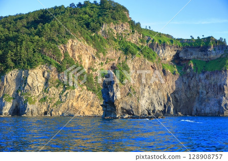 [Shimane Prefecture] Candle Island on a clear day (Dogo, Oki Islands) 128908757