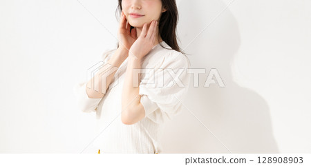 Beautiful woman, skin care, beauty 128908903