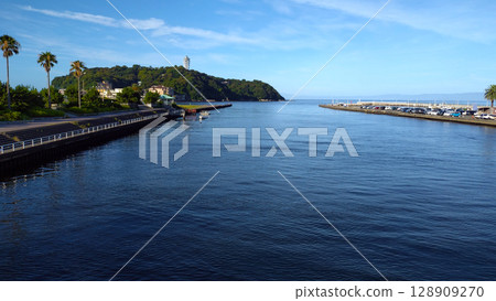 Enoshima and the river mouth 128909270