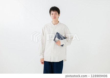 Men with tablets Men with tablets 128909406