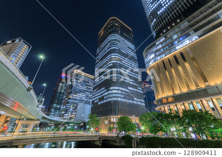 Night view of Nakanoshima, Osaka (Kita-ku, Osaka City, Osaka Prefecture) Night view of Nakanoshima, Osaka (Kita-ku, Osaka City, Osaka Prefecture) 128909411