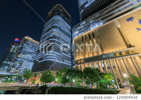Night view of Nakanoshima, Osaka (Kita-ku, Osaka City, Osaka Prefecture) Night view of Nakanoshima, Osaka (Kita-ku, Osaka City, Osaka Prefecture) 128909416