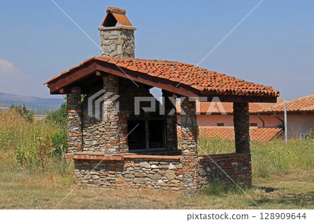 Old run down house Old run down house 128909644