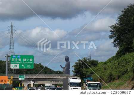The Ushiku Daibutsu is also nearby, at the Ken-o Expressway "Amihigashi IC": Ushiku City, Ibaraki Prefecture 128909657