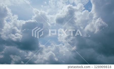 Dynamic Cloudscapes Captured in Stunning Detail with Extraordinary Visual Depth and Beauty 128909818