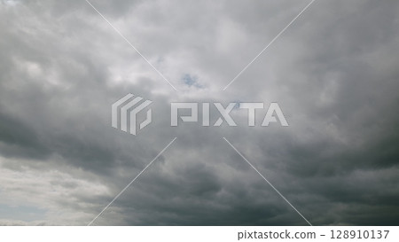 A Beautifully Cloudy Sky Featuring Dynamic and Stunning Cloud Patterns in Motion 128910137