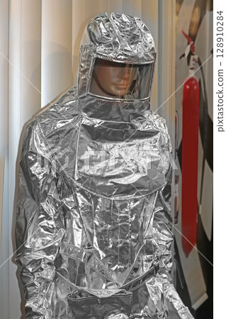 Fireproof suit on mannequin 128910284