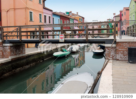 Bridge over Venice canal Bridge over Venice canal 128910909
