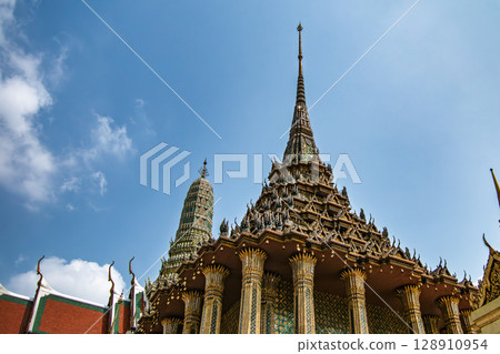 玉佛寺和藍天 128910954