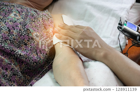 The use of electrical stimulation in the treatment of muscle inflammation 128911139