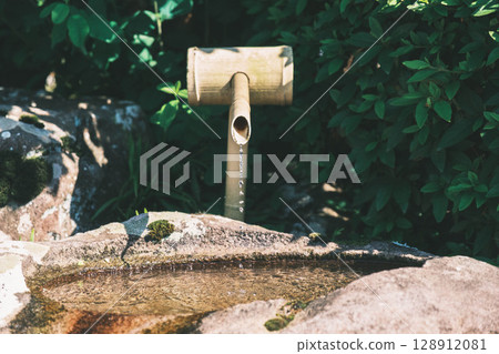 [Mizumadera Temple] Bamboo Shishiodoshi 128912081