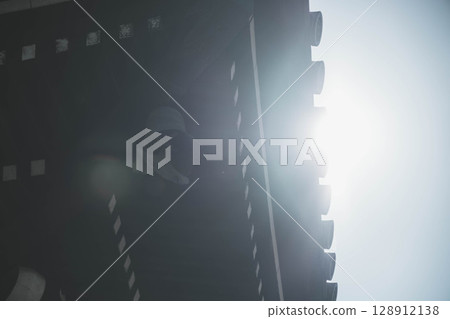 [Mizumadera] The sunlight is dazzling 128912138