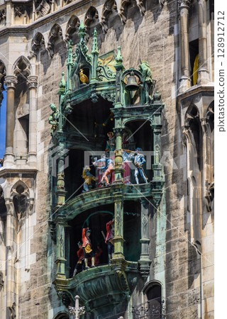 Glockenspiel, large mechanical clock on New Town Hall, Neues Rathaus, on Marienplatz square in Munich in Bavaria, Germany Glockenspiel, large mechanical clock on New Town Hall, Neues Rathaus, on Marienplatz square in Munich in Bavaria, Germany 128912712