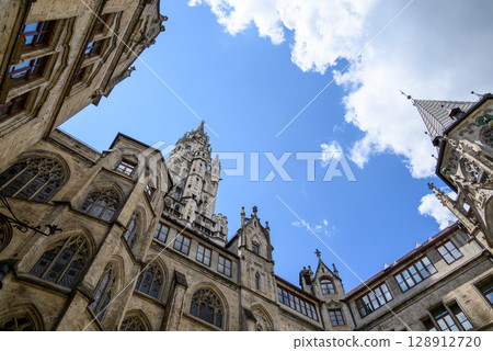 New Town Hall, Neues Rathaus, city government building on Marienplatz square in central Munich in Bavaria, Germany New Town Hall, Neues Rathaus, city government building on Marienplatz square in central Munich in Bavaria, Germany 128912720