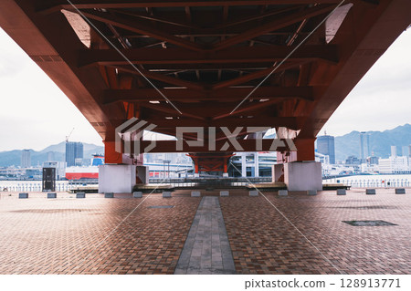 [Port Island] Hyogo, night view of Kobe Bridge 128913771