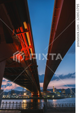 【港灣島】兵庫縣，神戶大橋夜景 128913795