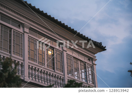 [Port Island] European-style buildings 128913942