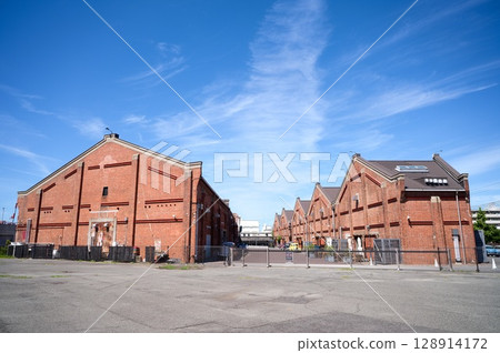 Port scenery 128914172